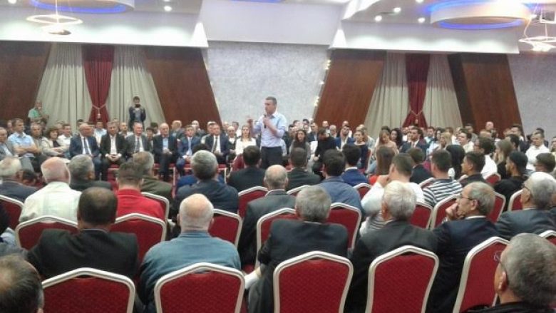 Veseli: Kosovës i duhet një lidership që nuk i gjuan miqtë me gurë