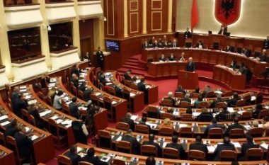 Parlamenti i Shqipërisë miraton Vettingun