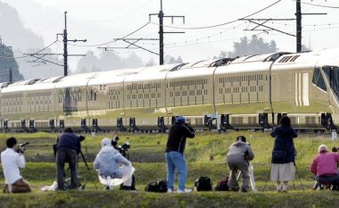 Super treni japonez: Aq luksoz është, sa që biletën mund ta fitoni vetëm me lotari (Foto/Video)