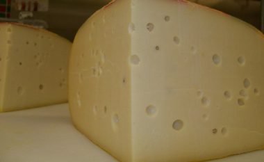A e dini pse djathi zviceran ka vrima të mëdha misterioze? (Video)