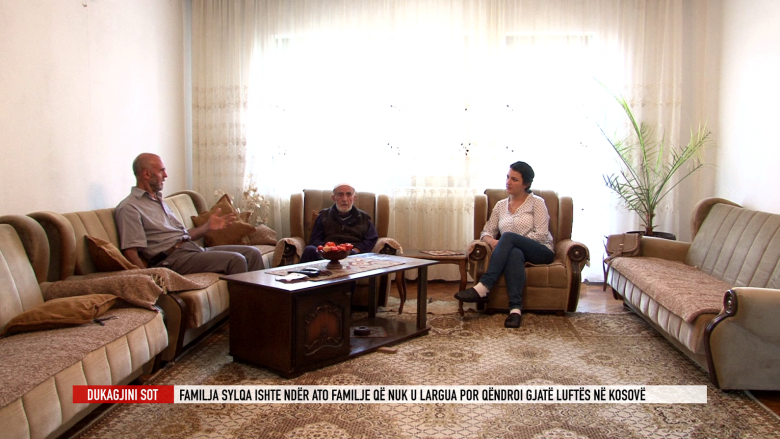 Në 18 vjetorin e çlirimit të Pejës, familja Sylqa rrëfen presionin dhe rrezikun gjatë luftës (Video)