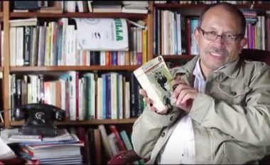 Njeriu i cili nga librat e hedhur ndërtoi bibliotekën që po transformon Kolumbinë (Video)