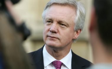 Davis: Zgjedhjet nuk do të ndryshojnë planin e Brexit