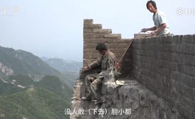 Shikoni si realizohet rikonstruksioni i murit të madh kinez (Video)