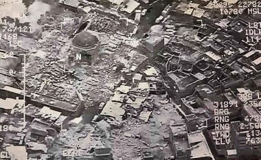 Imazhet satelitore shfaqin momentin kur ISIS-i hedh në erë xhaminë e madhe në Irak (Video)