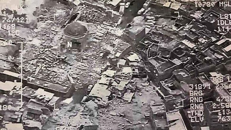 Imazhet satelitore shfaqin momentin kur ISIS-i hedh në erë xhaminë e madhe në Irak (Video)