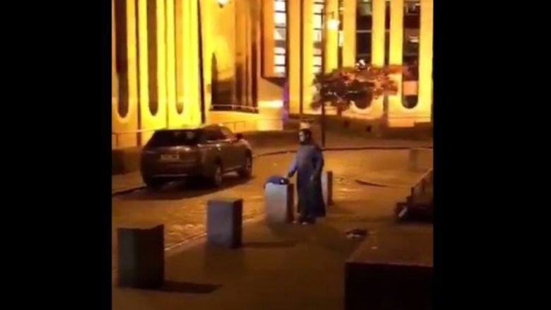 Publikohet videoja e arrestimit të dyshuarit të parë për sulmet në Londër (Video)