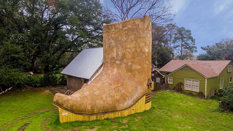Të jetosh në një ‘cowboy house’: Jepet me qira në Teksas shtëpia që duket si një çizme (Foto)