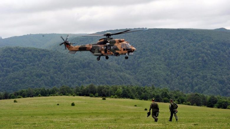Rrëzohet një helikopter në Turqi, 13 ushtarë të vdekur