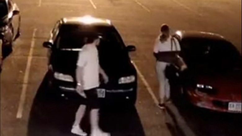 E priti rreth tetë orë për të dalë nga puna, sulmuesi e goditi 39 herë vajzën që po shkonte drejt veturës së saj (Video)