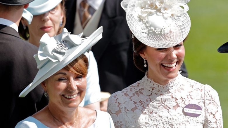 Dukesha Kate shkëlqen me fustan të bardhë, por transparenca e saj krahasohet me atë të princeshës Diana (Foto)