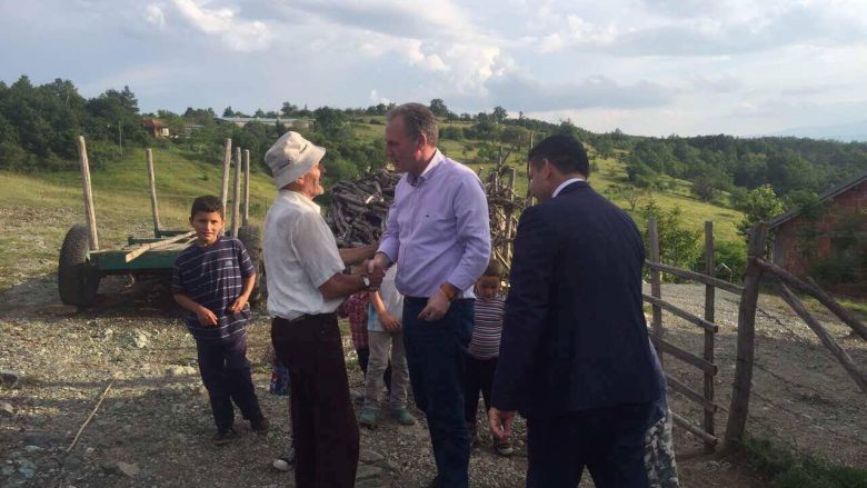 Limaj i viziton shqiptarët në veri të vendit, ua premton kujdesin e shtetit