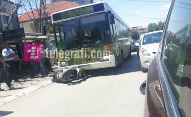 Aksident në Prishtinë, autobusi godet skuterin (Foto)