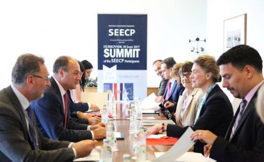 Hoxhaj në Samitin e SEECP, takon ministren e re të Jashtme të Kroacisë