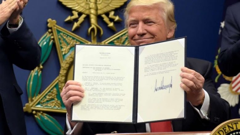 Rikthehet dekreti për emigrantët i Presidenit Trump