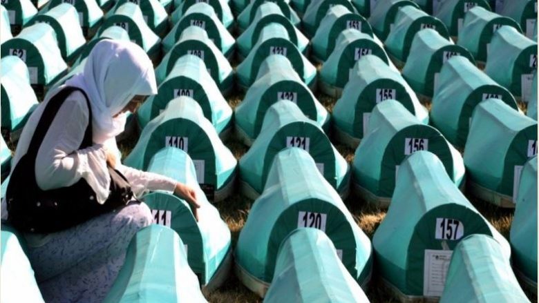 Gjenocidi në Srebrenicë nuk do të shfaqet në tekstet serbe në Bosnje