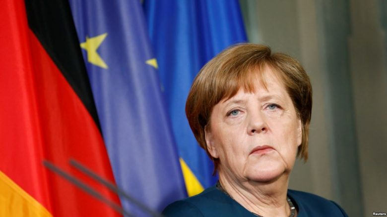 Gjermania miraton martesat e homoseksualëve, Merkel voton kundër