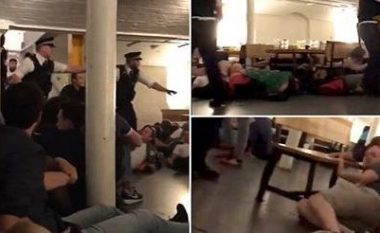 Momenti kur policët e armatosur deri në dhëmbë futen në restorantin ku janë therur klientët, dhe u kërkojnë qytetarëve që të shtrihen në tokë (Video)