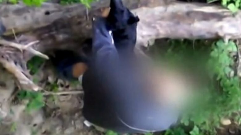 E detyruan të bëjë seks me qen dhe t’i ha testikujt e vetë, dhe më pas e vranë në mënyrë brutale (Foto/Video)