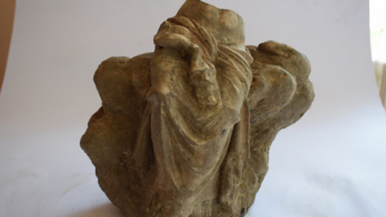 Në Vinicë gjendet një skulpturë e perëndeshës Afrodita me Erosin në duar