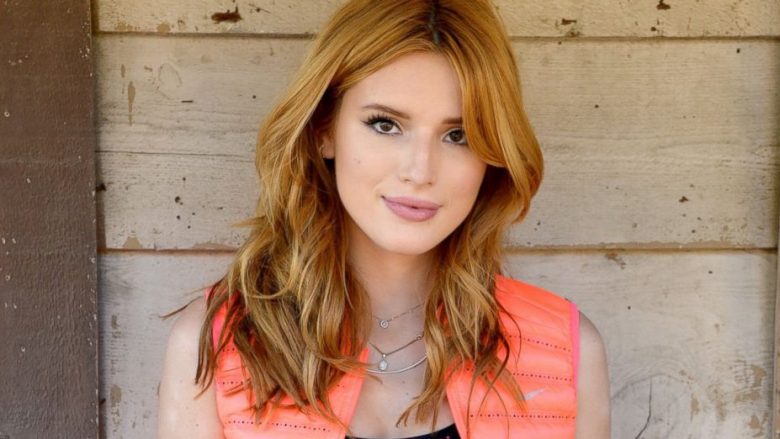 Bella Thorne del në rrugë, praktikisht e zhveshur (Foto)