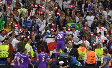Asensio e festoi golin me babanë dhe vëllanë, aty afër ishin edhe shumë familjarë të yjeve të Realit (Foto)