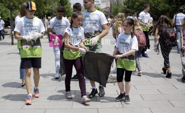 Të rinjtë e Kosovës protestojnë për një mjedis sa më të pastër