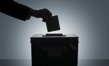 Dolën në zgjedhje, s’e votuan askënd: “Kreativiteti” britanik me fletëvotime (Foto, +18)