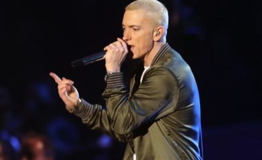 Fjala “Stan” hyn në Fjalorin e Oxfordit falë hitit të Eminemit me të njëjtin emër (Video)