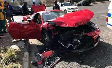 Ferrari 488 dëmtohet keq pas përplasjes me një Mazda CX3 (Foto)