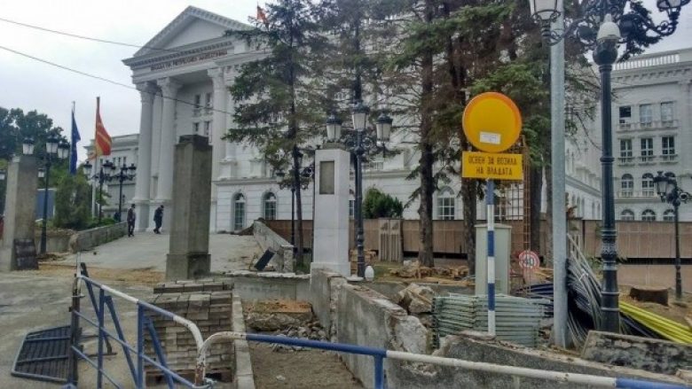 Çmontimi i gardhit që rrethon qeverinë kushton 700 mijë euro