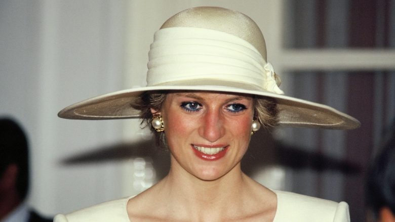 Princesha Diana ishte ikonë mode: Këto janë pesë leksionet e saj për dukje të mrekullueshme në çdo situatë!