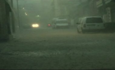 Përmbytet Korça brenda 30 minutave