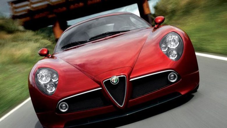 Kështu duket ngasja e makinës së rrallë Alfa Romeo 8C Competizione (Video)