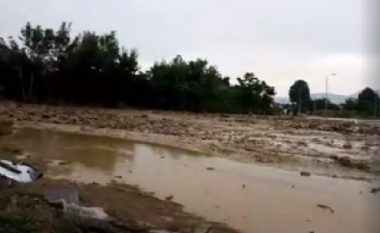 Lumi në Poroj të Tetovës del nga shtrati (Video)