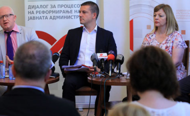 Mançevski: Administrata është e stërngarkuar, ndërsa mungon kuadri profesional