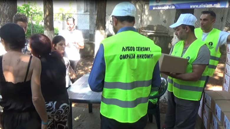 Maqedoni, jepen ndihma humanitare për festën e Fitër Bajramit