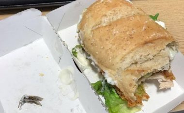 Në sandviç gjeti edhe “mish” insekti që shkakton infeksione (Foto)