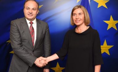 Mogherini dhe Hahn i shkruajnë Hoxhajt: E ardhmja e Kosovës është në BE