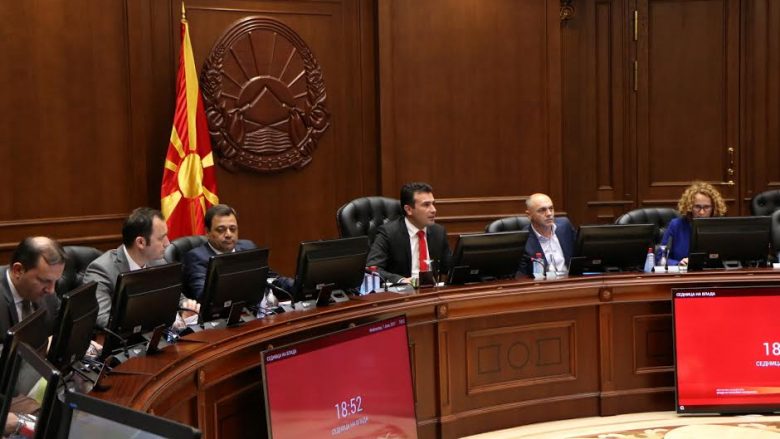Zaev ka 8 këshilltarë, Gruevski në periudha të caktuara ka pasur 86 këshilltarë