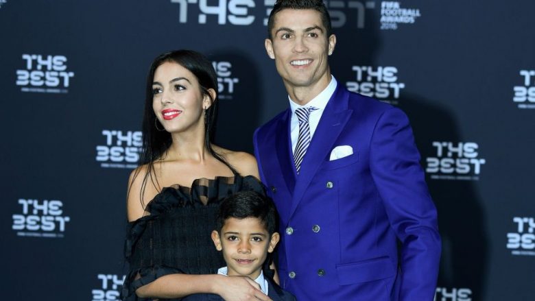 Spekulohet se Cristiano Ronaldo është bërë baba i binjakëve nga një nënë surrogate