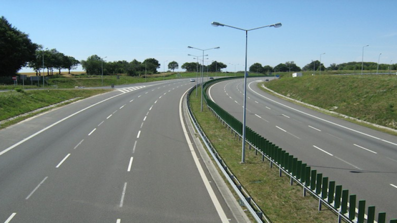 Nënshkruhet marrëveshja për dy kilometrat e para për rrugën Shkup-Bllacë
