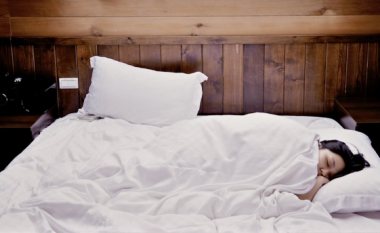Keni fjetur më gjatë se zakonisht dhe ndjeheni tejet të lodhur? Kjo është arsyeja