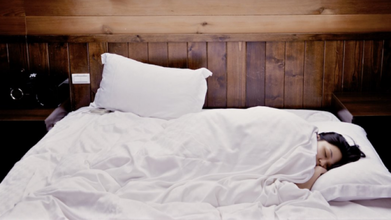 Keni fjetur më gjatë se zakonisht dhe ndjeheni tejet të lodhur? Kjo është arsyeja