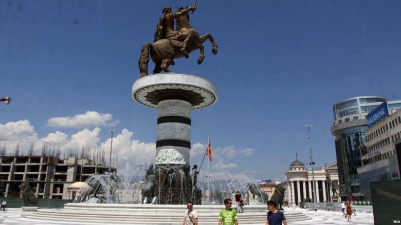 Qeveria “harron” premtimet për “Shkupin 2014”