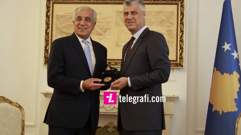 Thaçi dekoron ambasadorin Khalilzad me medaljen ‘Urdhri i Pavarësisë’