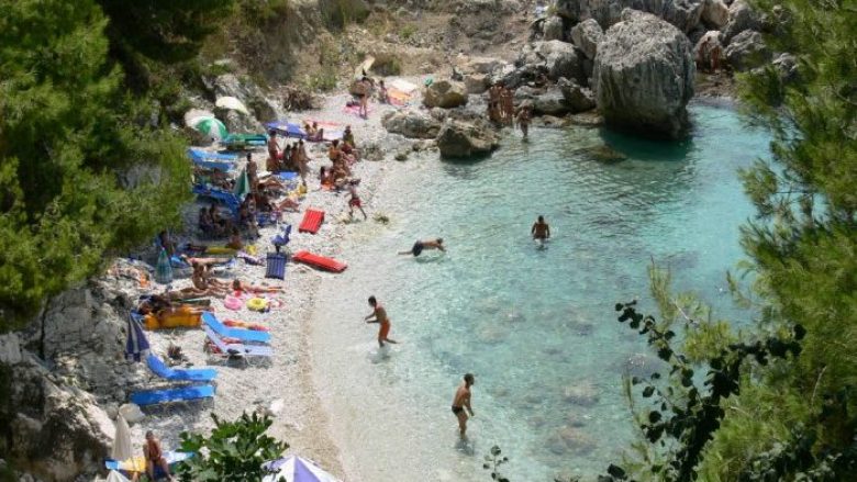 Shqipëria heq vizat për shtetasit rusë gjatë sezonit turistik