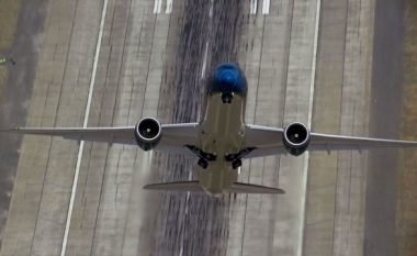 Pamje mahnitëse, aeroplani bën ngritje nga pista në mënyrë vertikale (Video)