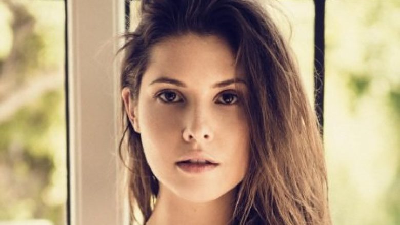 Modelja amerikane Amanda Cerny kërcen me këngën e Bebe Rexhës (Video)