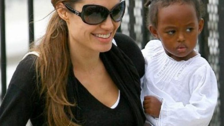 Angelina Jolie kthen vajzën adoptive në vendlindje!